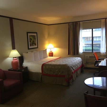 Ramada By Wyndham Portland Airport Hotel Exterior photo